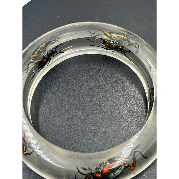 Vintage 1960s Clear Lucite Green Iridescent Beetle Weevil Bangle Bracelet - Picture 7 of 12